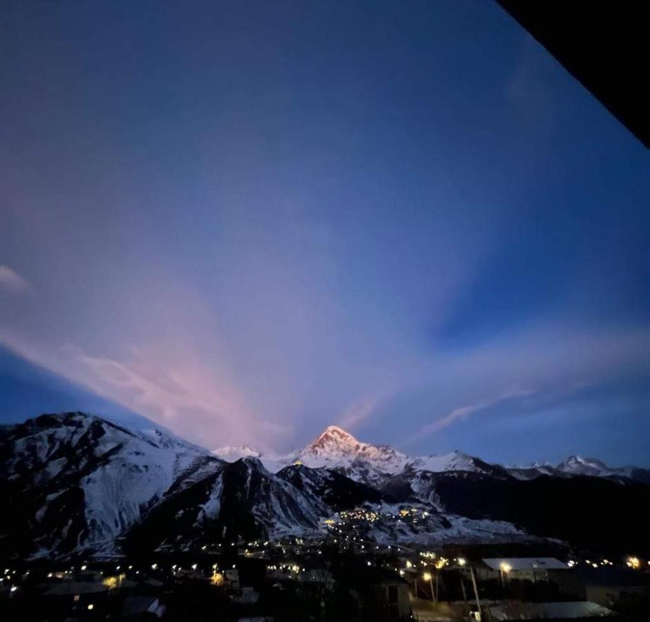 Гостевой дом Hilltop Kazbegi Экстерьер фото