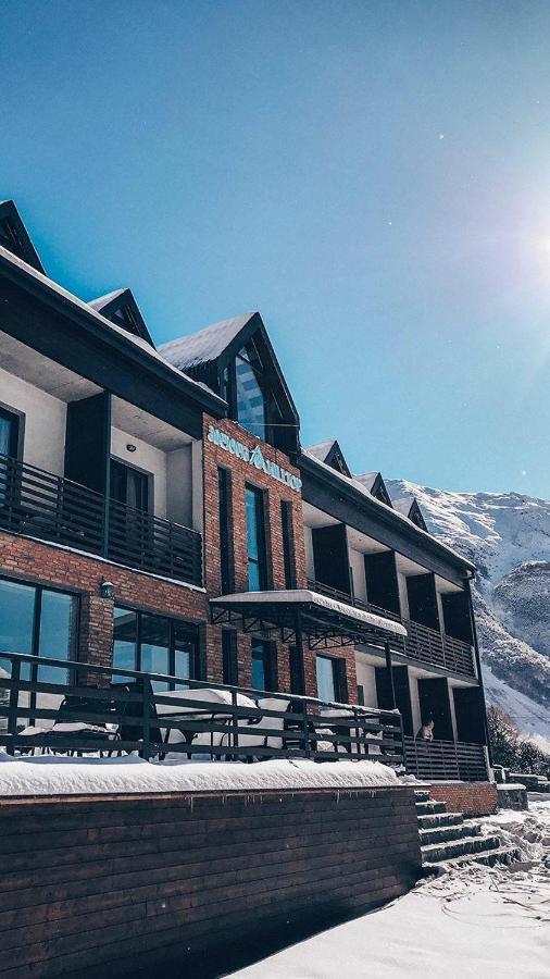 Гостевой дом Hilltop Kazbegi Экстерьер фото
